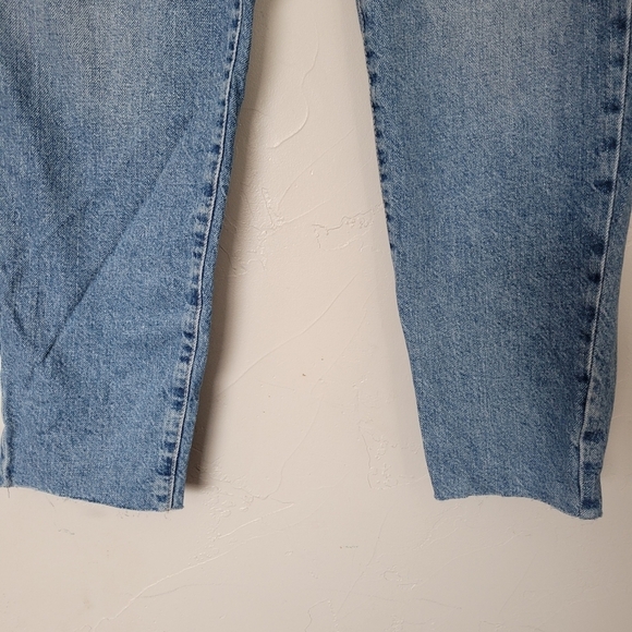 Forever 21 NWT Mom Jeans 29 Medium Wash Denim High Rise Relaxed Fit Tapered Leg - Picture 3 of 9